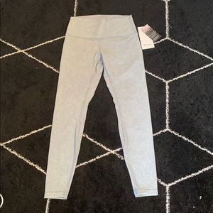 Lululemon Wunder Under Dye Leggings. 28" inseam